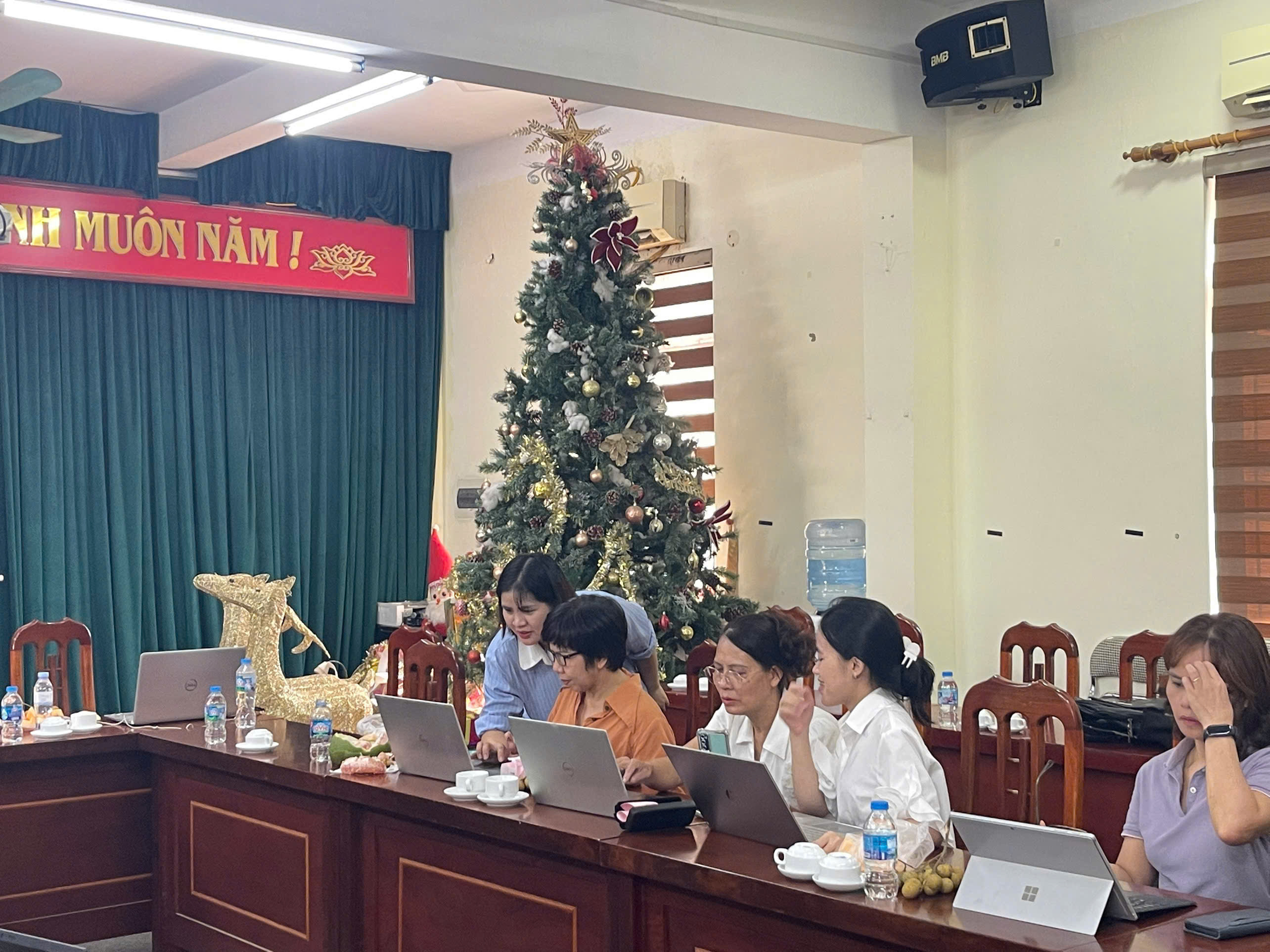 Học viên tự tay xây dựng bài giảng và biểu mẫu thông minh